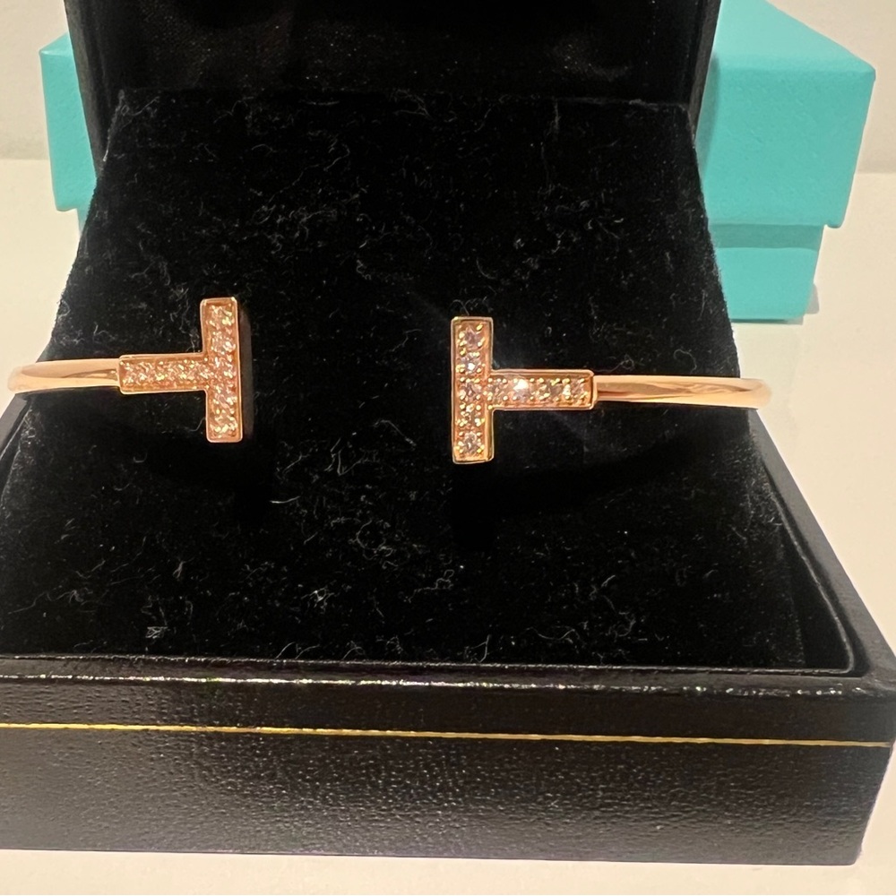 Tiffany & Co. T Diamond Wire Bracelet - 18K Rose Gold, Medium, 0.24ct